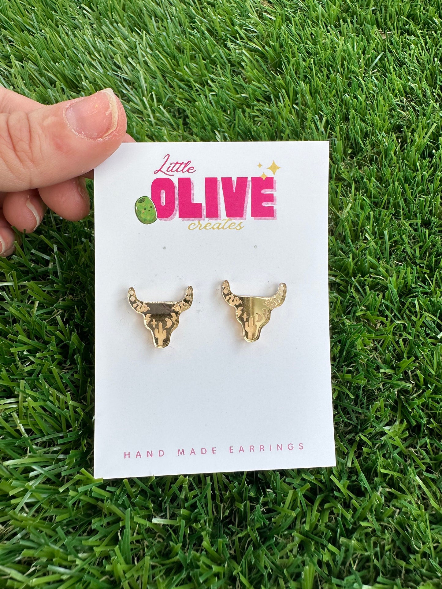 Mini Bull Stud Earrings - Chic and Contemporary Statement for Effortless Style