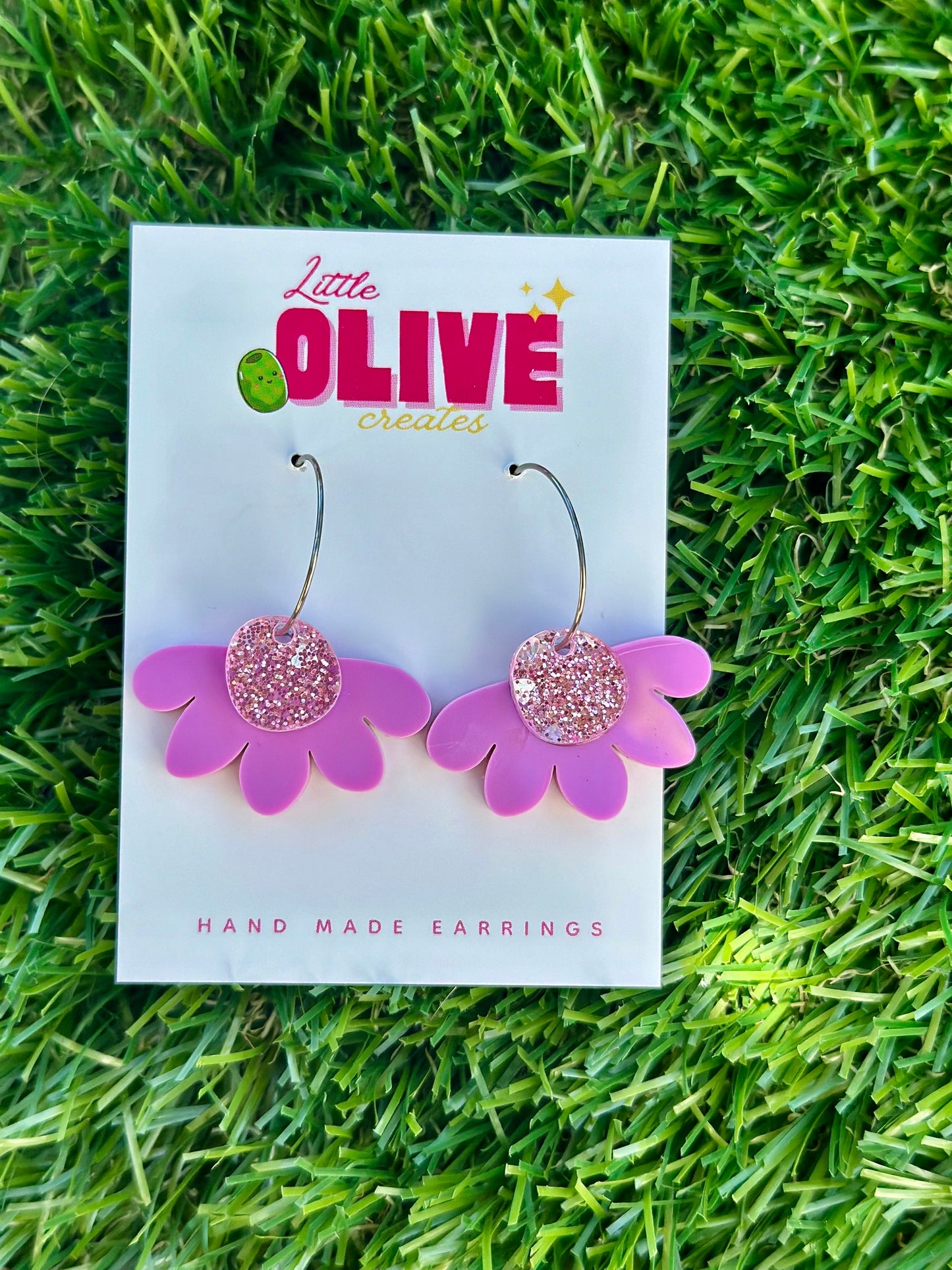 Blossoming Beauty Pastel Daisy Hoop Earrings - Floral Elegance for Every Occasion