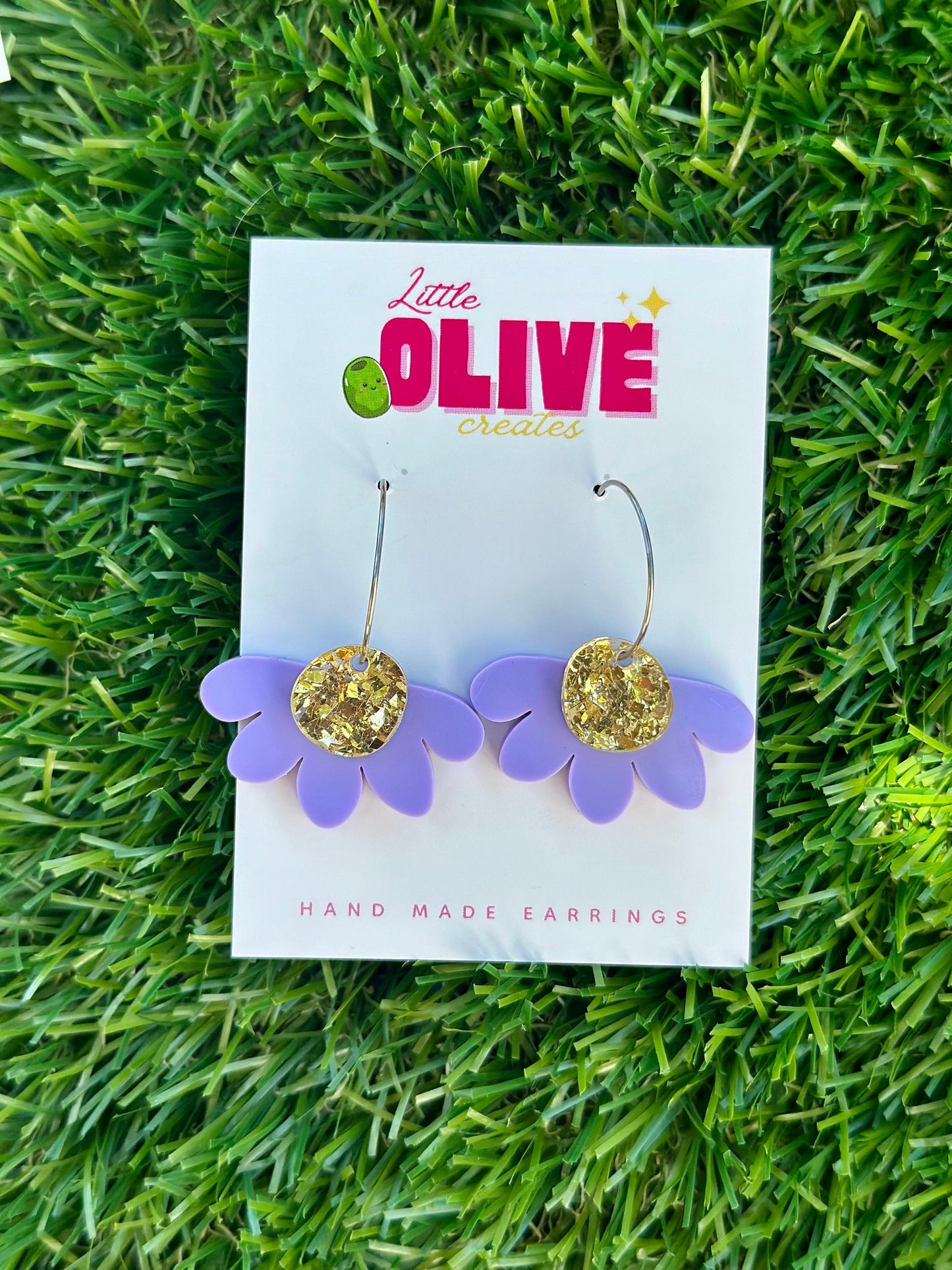 Blossoming Beauty Pastel Daisy Hoop Earrings - Floral Elegance for Every Occasion