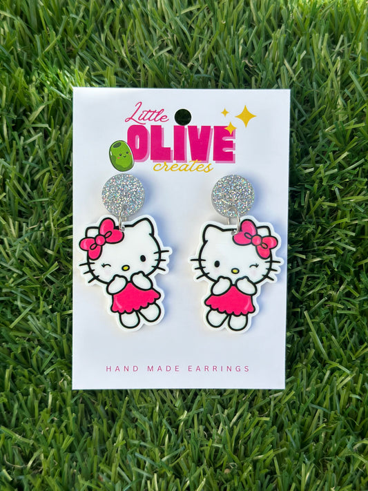 Waving Kitty Earrings: Charming Accessories for All Ages!