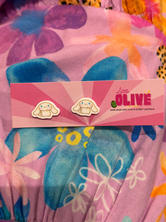 Cinnamonroll studs