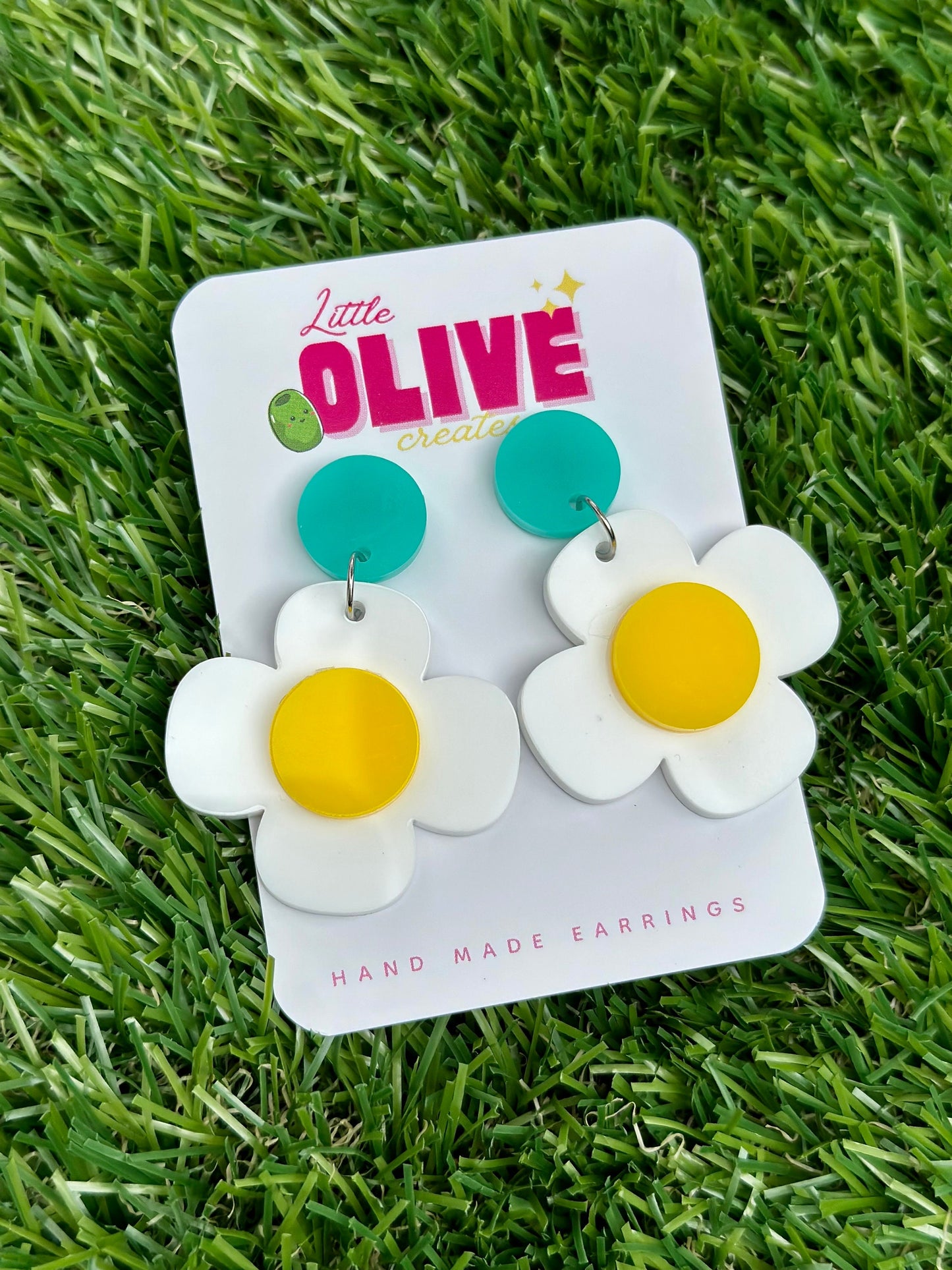 Retro Flower Power Daisy Dangle Earrings - Groovy '60s Style with Stainless Steel Posts"