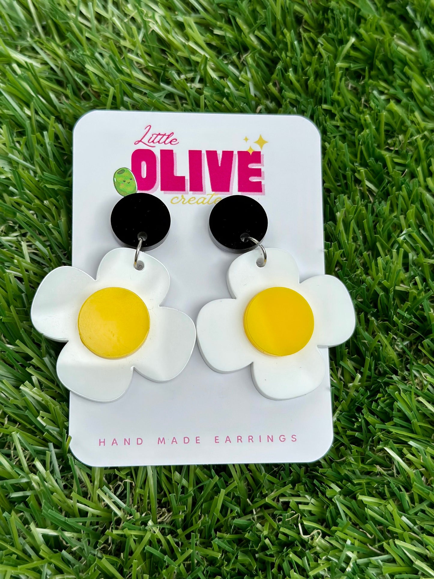 Retro Flower Power Daisy Dangle Earrings - Groovy '60s Style with Stainless Steel Posts"