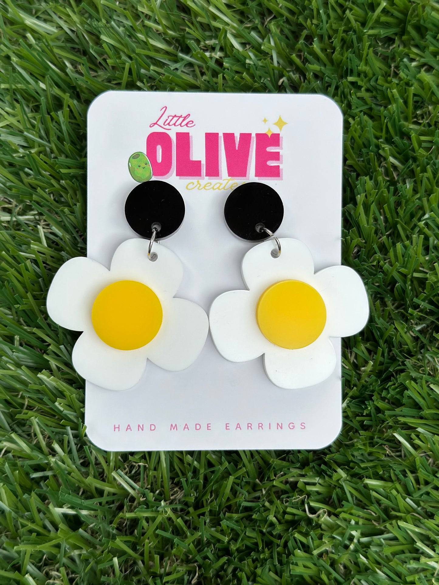 Retro Flower Power Daisy Dangle Earrings - Groovy '60s Style with Stainless Steel Posts"