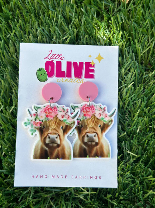 Charming Floral Highland Cow Earrings: Cuteness Overload