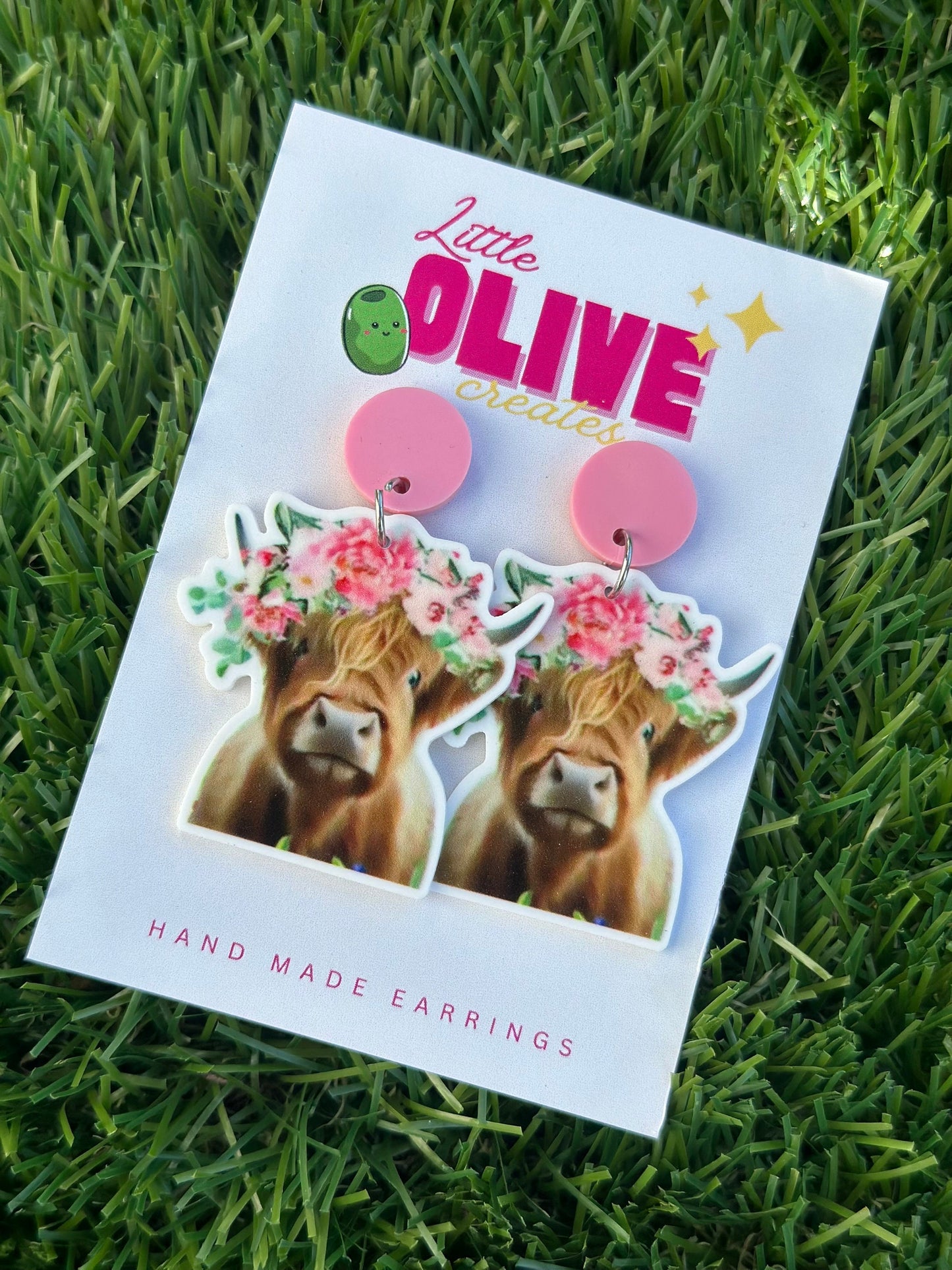 Charming Floral Highland Cow Earrings: Cuteness Overload